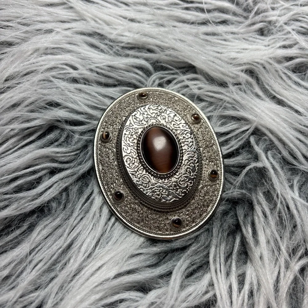 The Unbranded Brand vintage antique